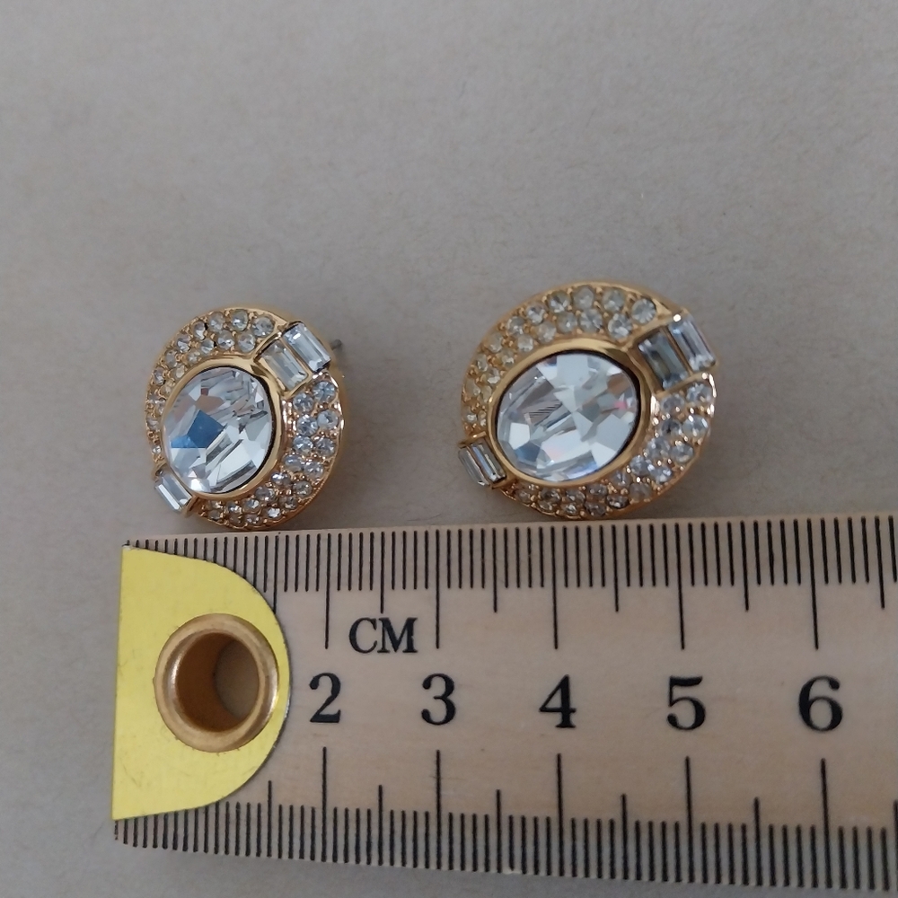 Oscar De La Renta Elegant Gold Crystal Earrings - Picture 4 of 15